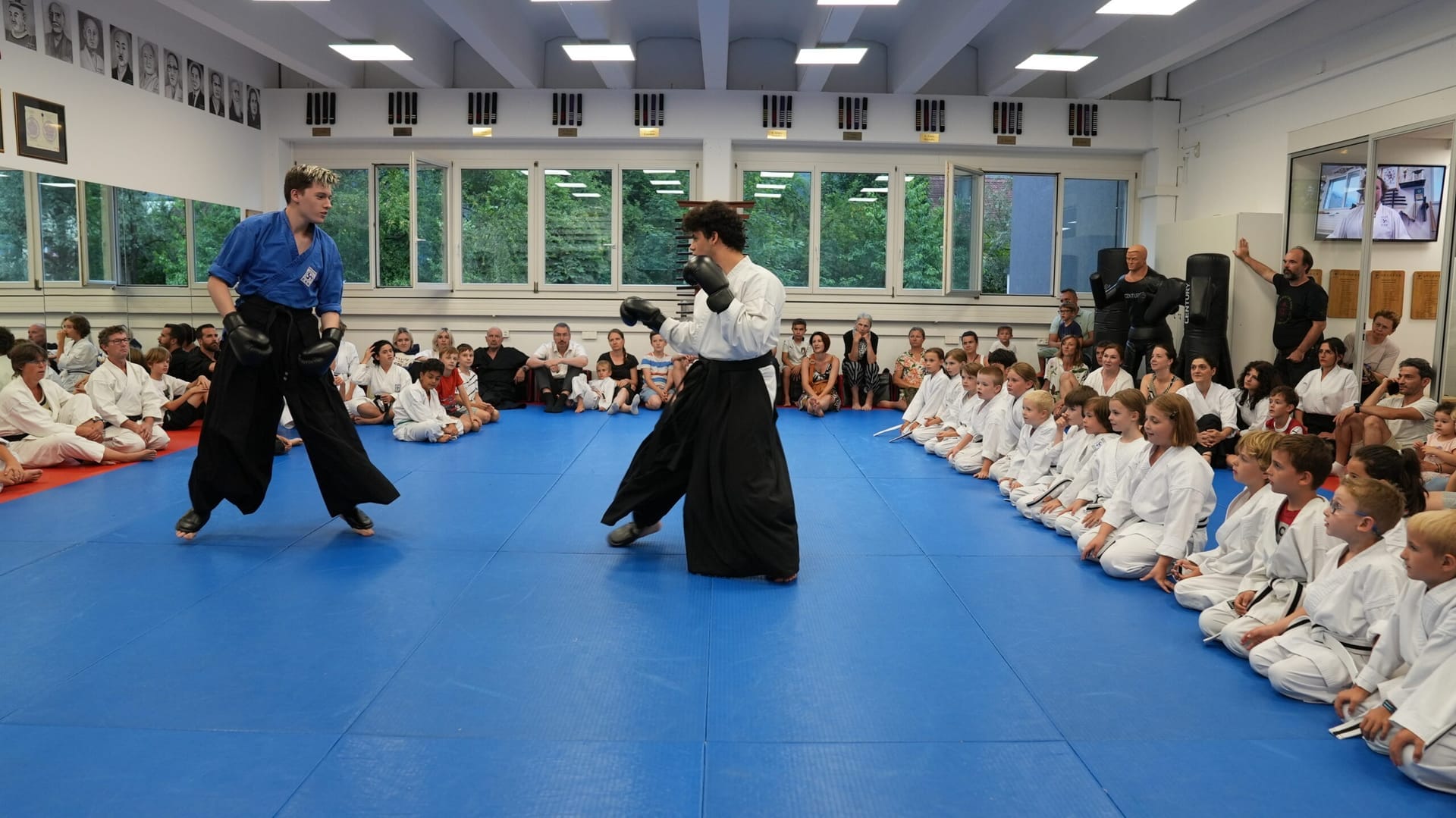 Vorführung vor Publikum im Dojo